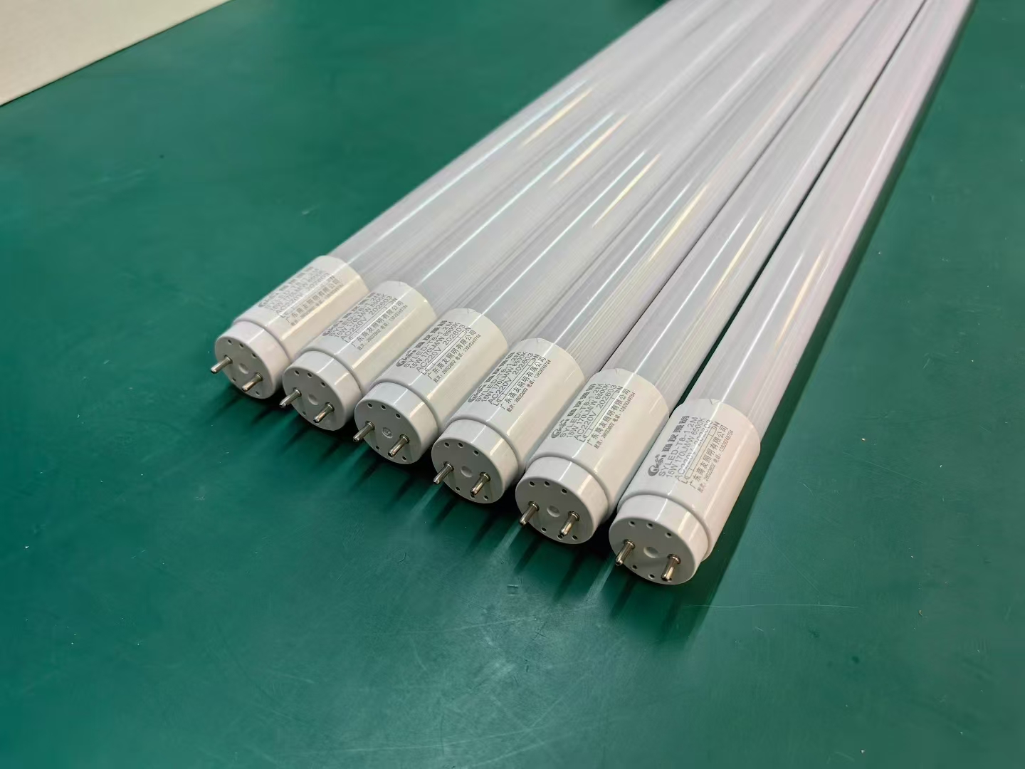 一年省32万电费！安徽一家工厂用8200根LED灯管，5年省出一辆豪车