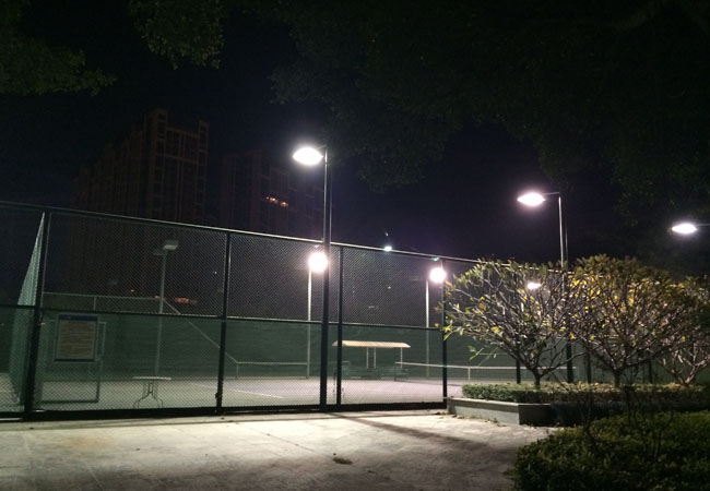 深圳宝安机场-夜色下的商友网球场灯现场图片